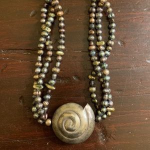 Silver and pearl necklace